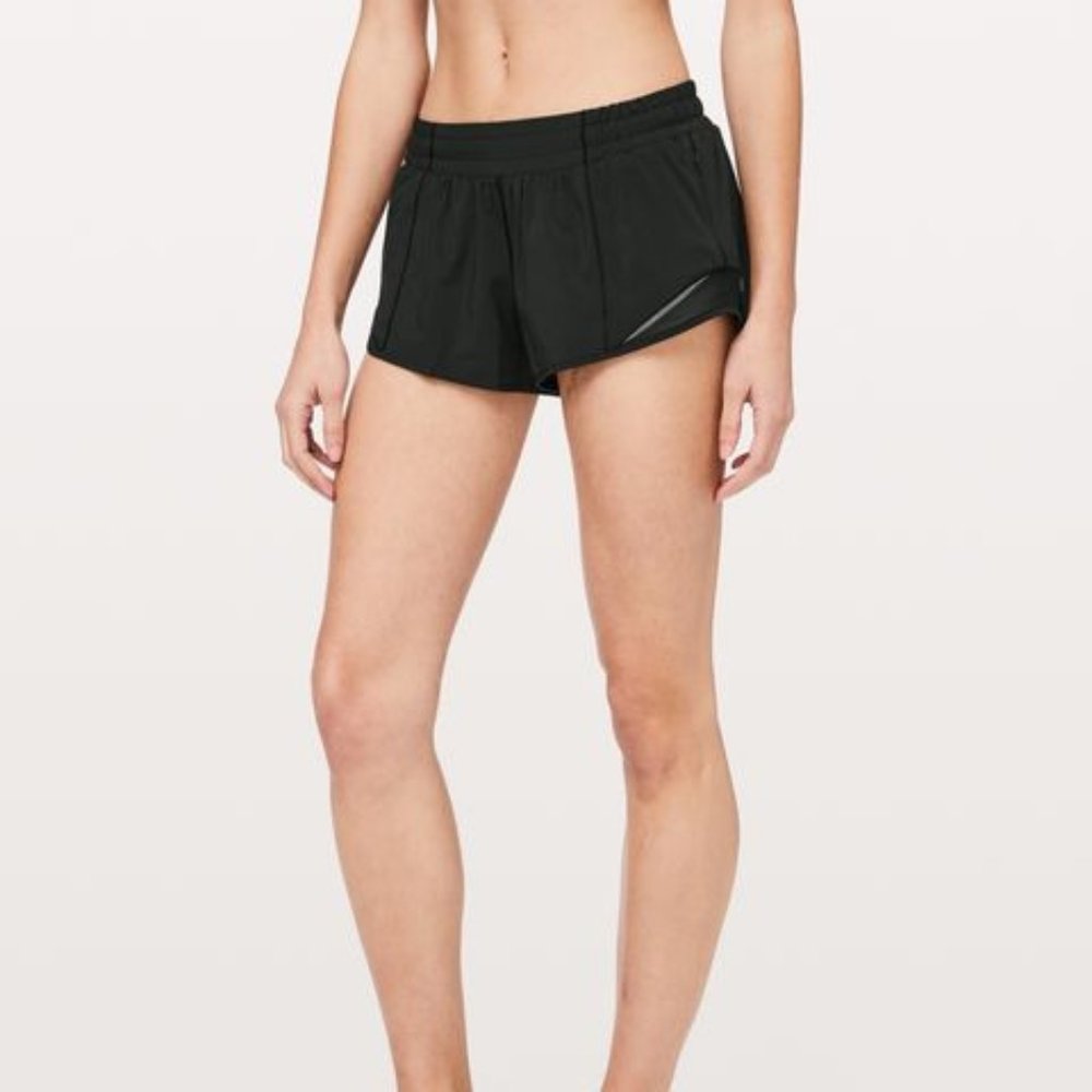 Lululemon Hotty Hot 2.5 low rise short size 8, black